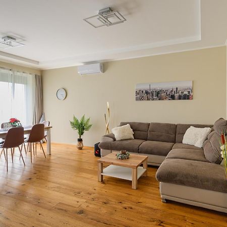 Abg House Ecser Zewnętrze zdjęcie