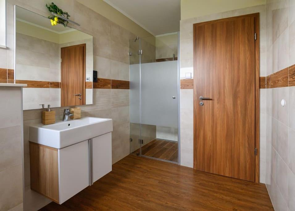 Abg House Ecser Zewnętrze zdjęcie