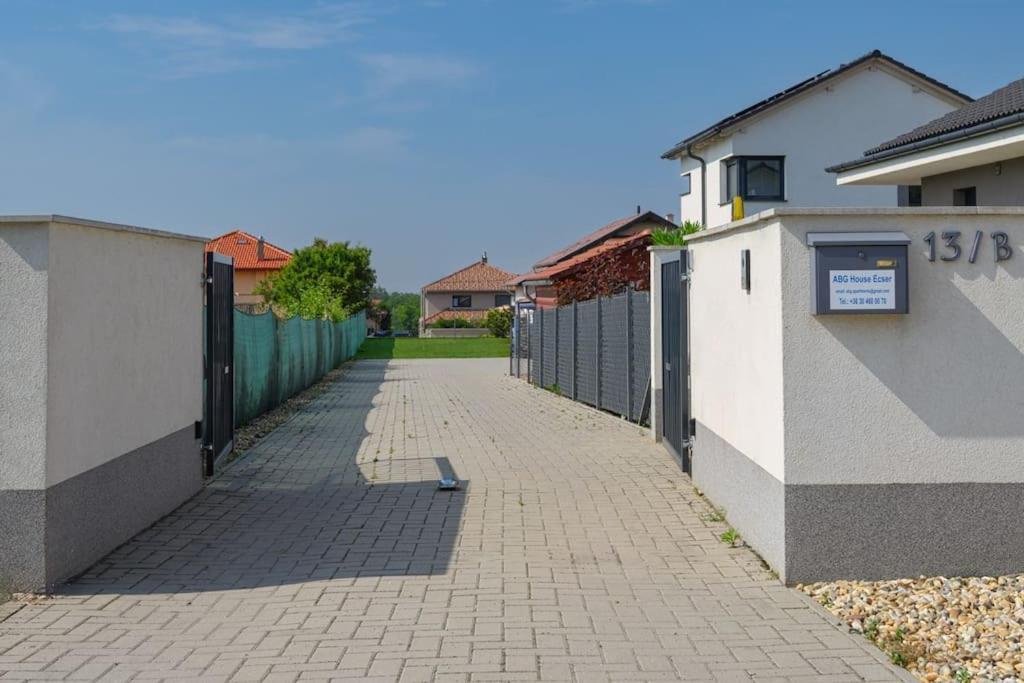 Abg House Ecser Zewnętrze zdjęcie