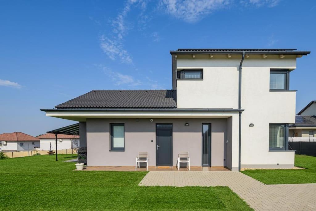 Abg House Ecser Zewnętrze zdjęcie